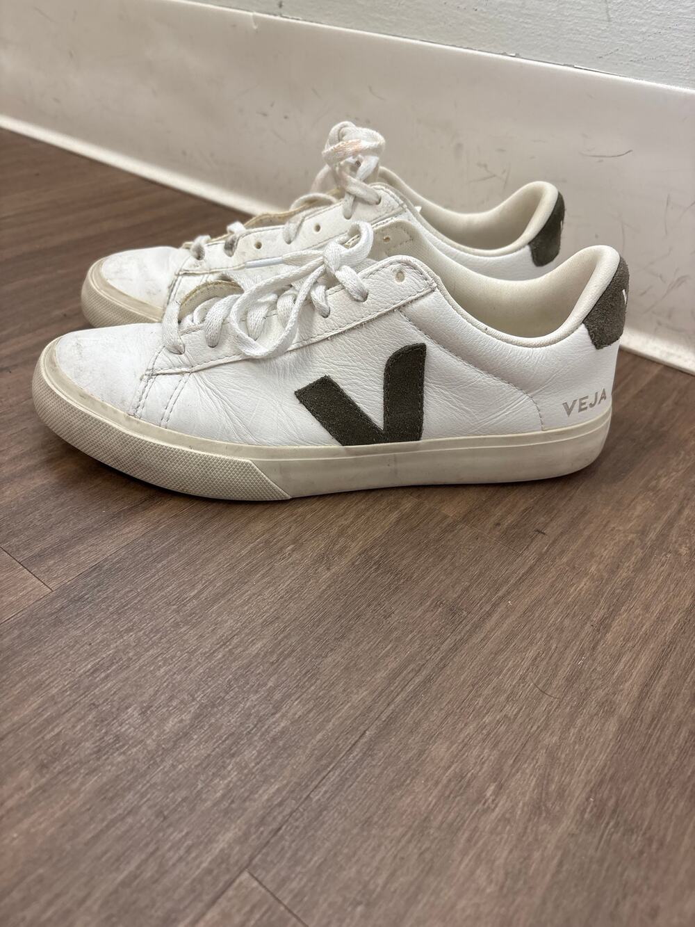 Veja White With Gray Suede Accent Tennis Shoes Sz 9.5